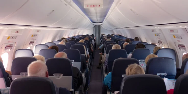 aeroplano-cabina-kosmos