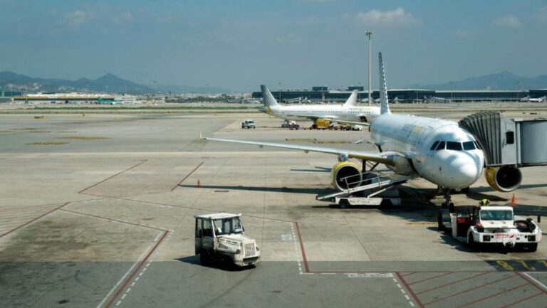 pexels-airport-1-1024x577