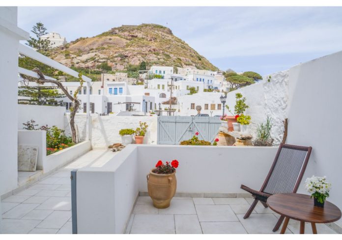 plaka-athens-home-696x489