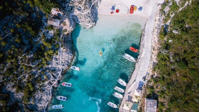 porto_vromi_zante-696x391
