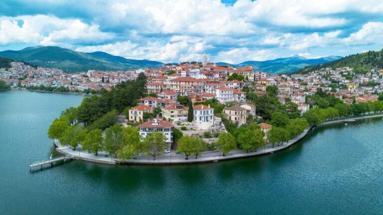 kastoria4_shutterstock_2626558519